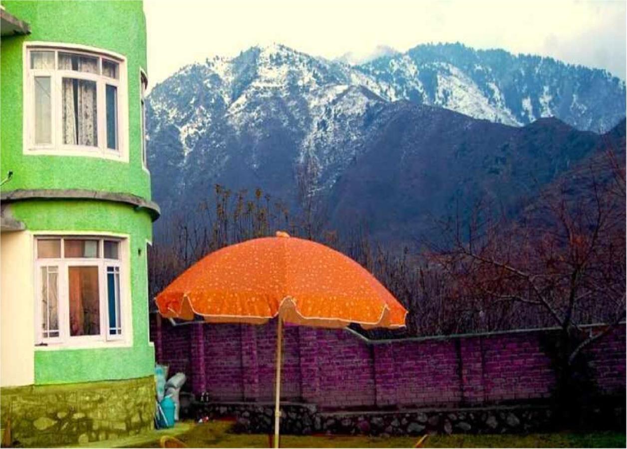 Calm Holiday Inn Srīnagar Esterno foto
