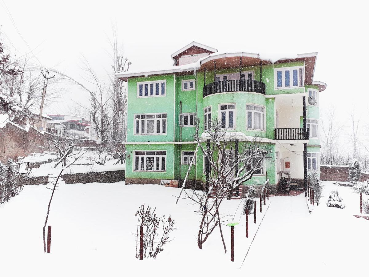 Calm Holiday Inn Srīnagar Esterno foto